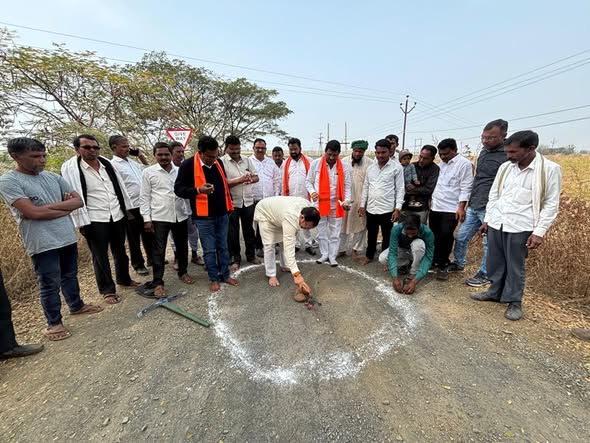ग्रा.मा १०२ या रस्त्याच्या सुधारणा